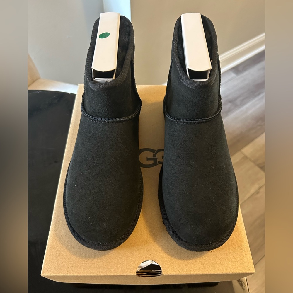 UGG mini classic